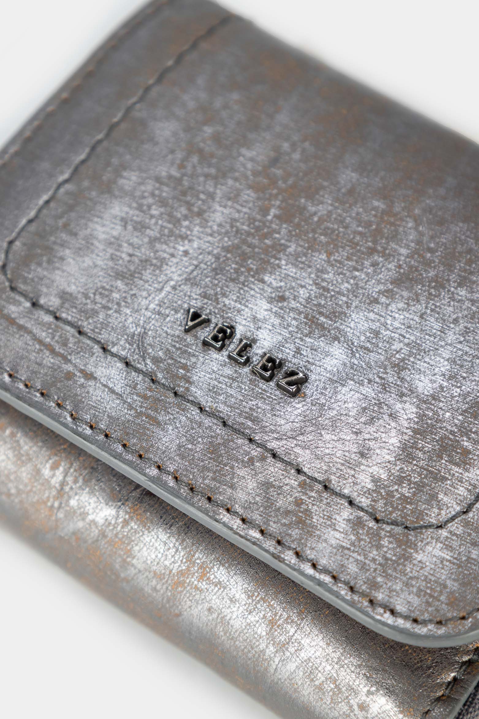Women’s Buddha Card Holder in Metallized Leather - Image 4