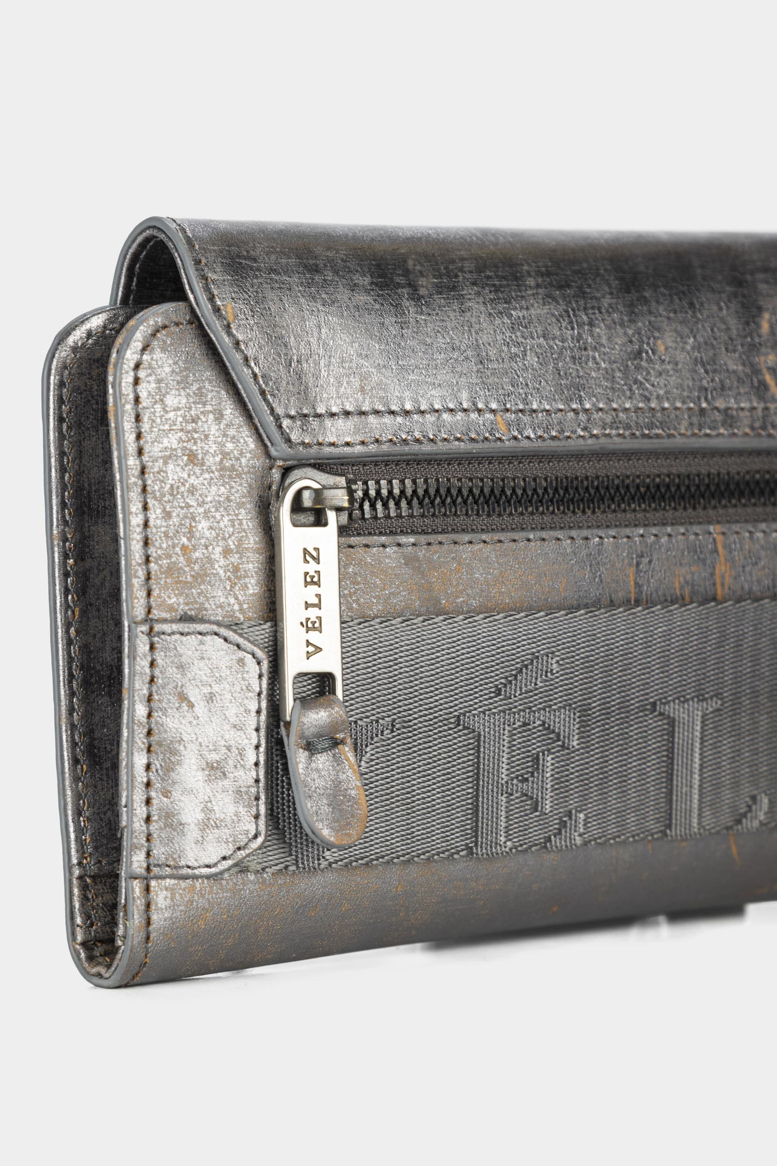 Women’s Colors Long Wallet in Leather with Handcrafted Effect - Image 5