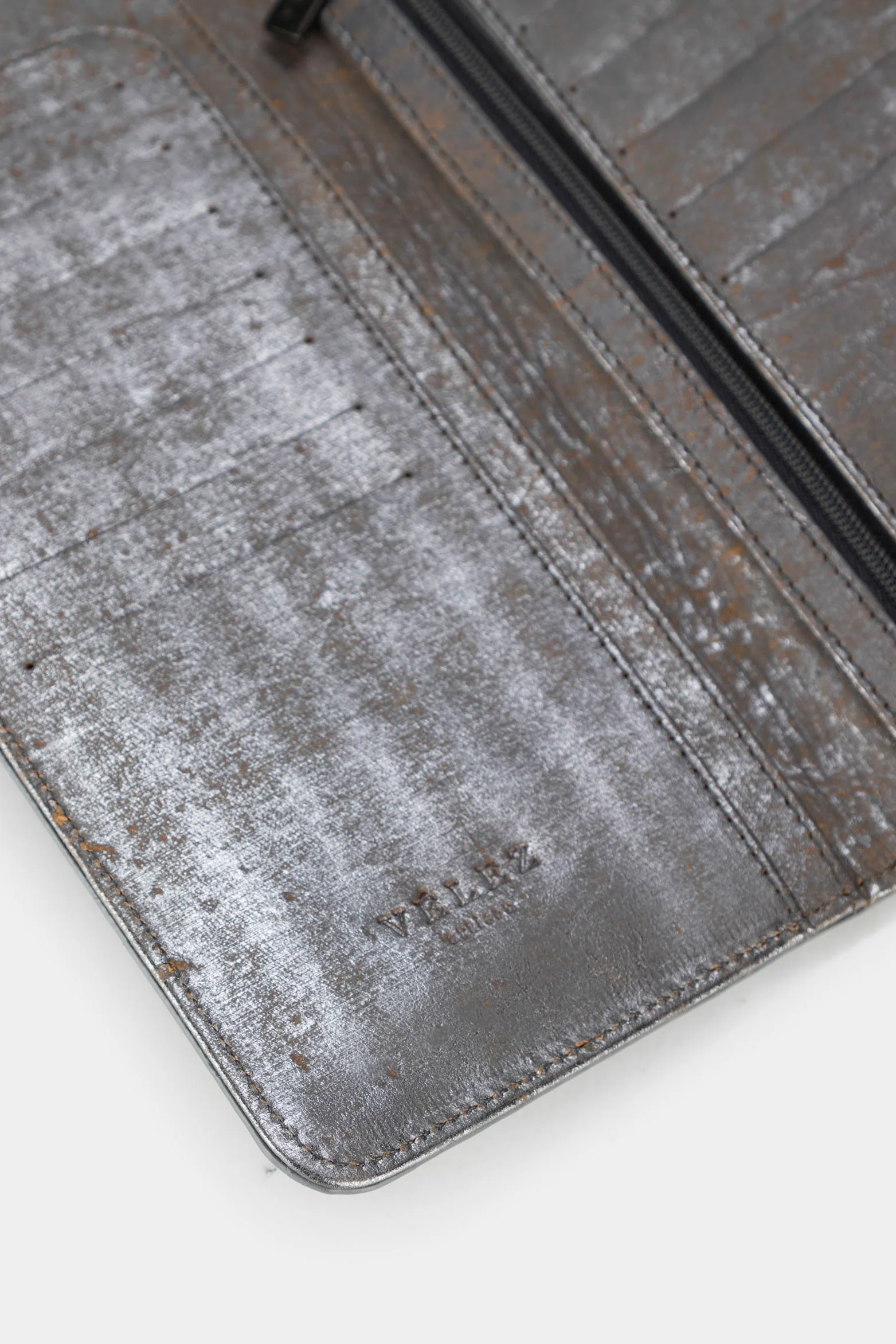 Women’s Colors Long Wallet in Leather with Handcrafted Effect - Image 6