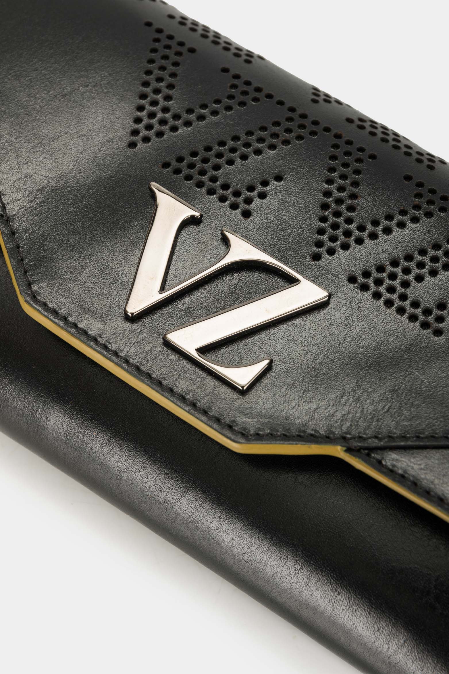 Women’s Damasco Accordion Wallet in Leather with Perforated Detail - Image 4