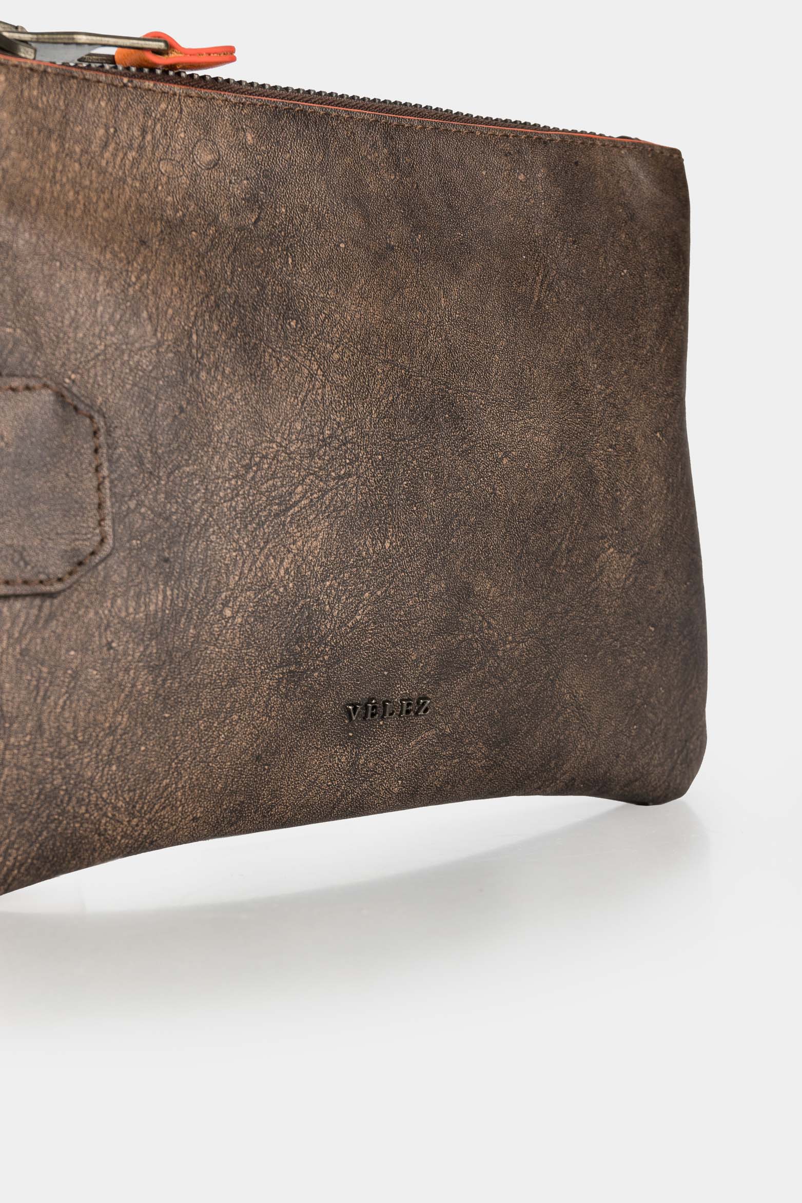 Women’s Formentera Cosmetic Pouch in Leather with Seatbelt-Style Hand Strap - Image 4