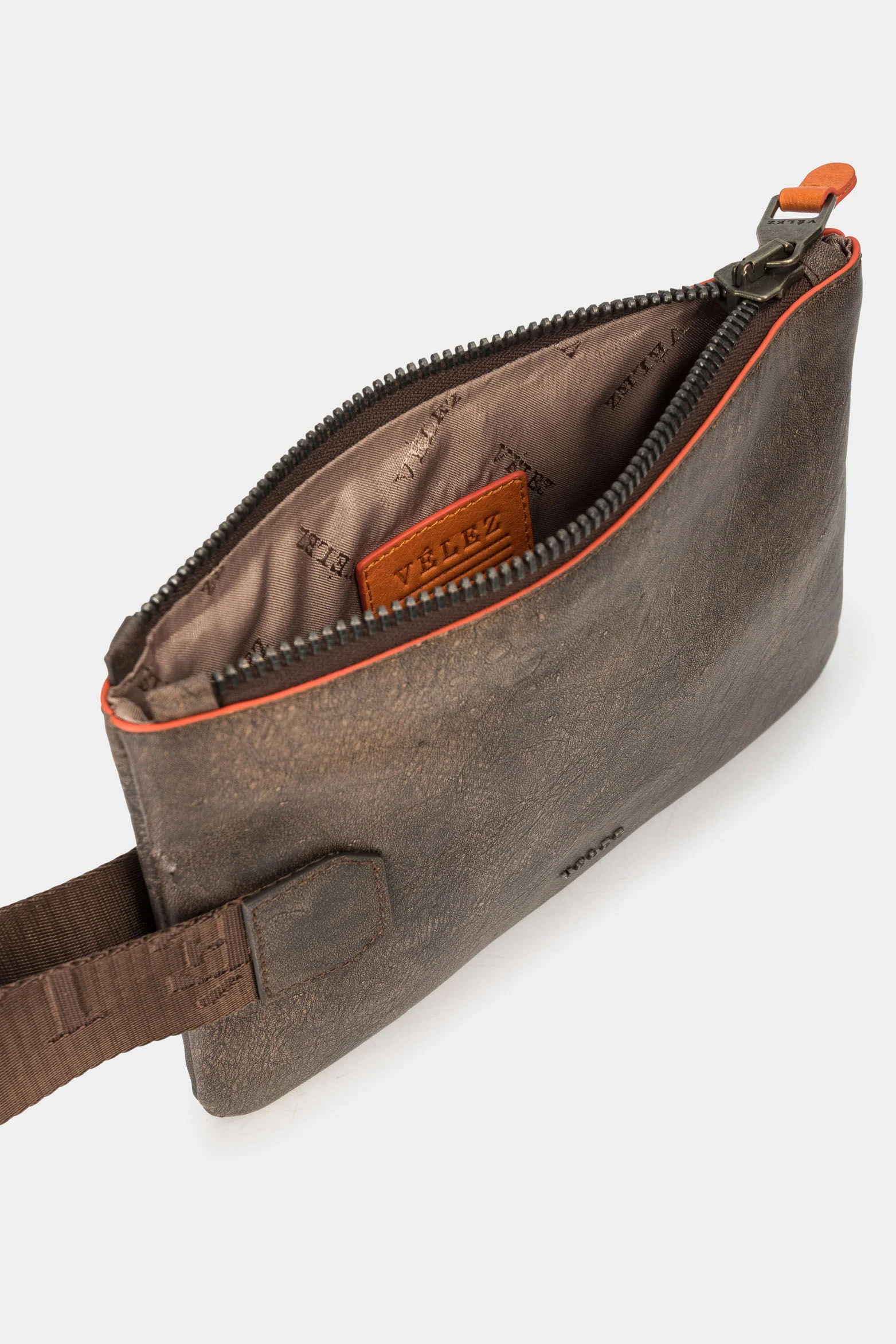 Women’s Formentera Cosmetic Pouch in Leather with Seatbelt-Style Hand Strap - Image 6