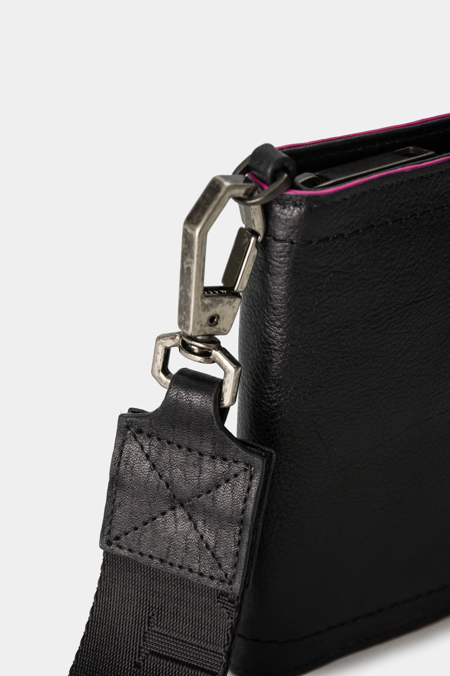 Women’s Kubor Leather Wallet with Wrist Strap - Image 5