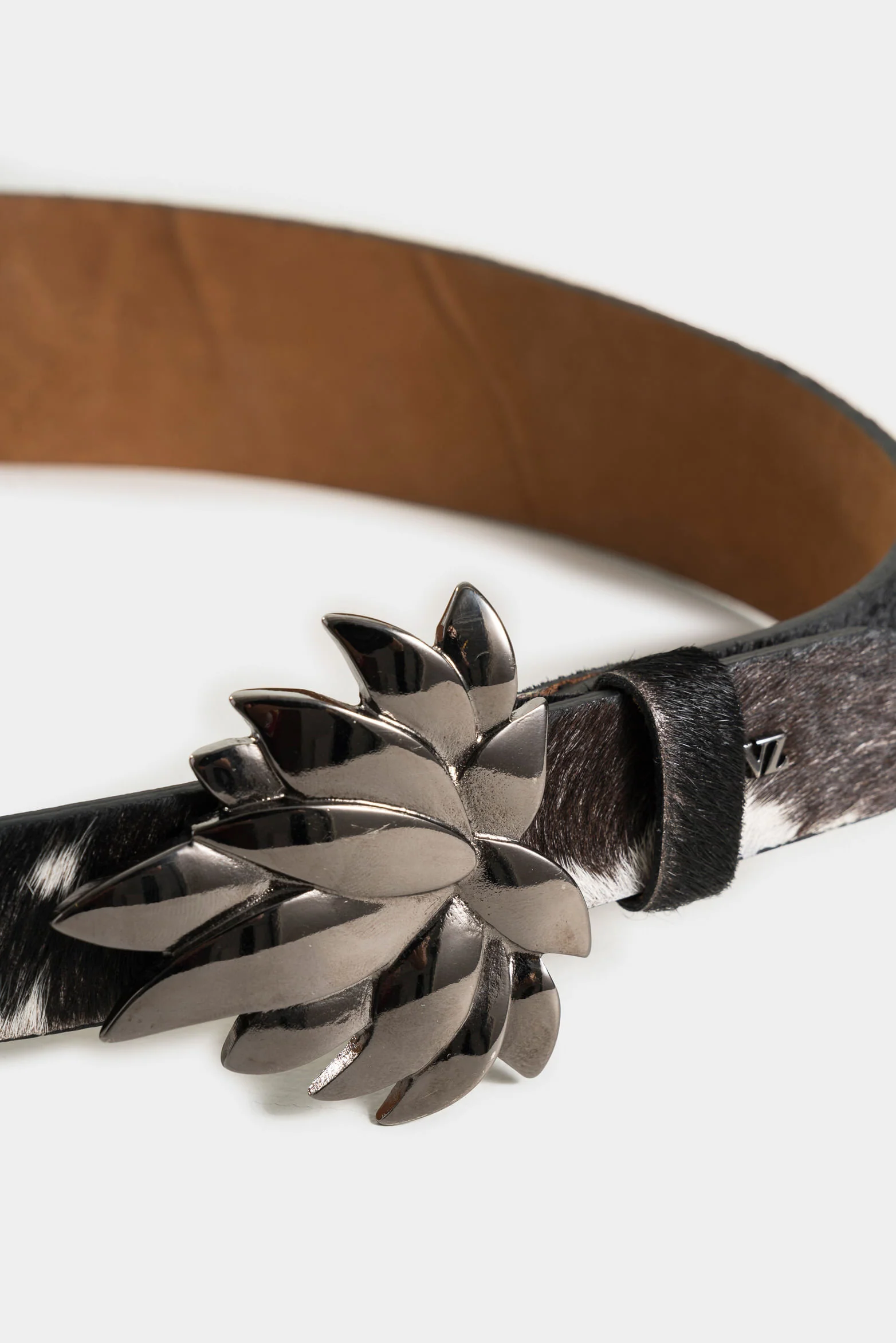 Women’s Shangai Single-Sided Wide Leather Belt with Metal Plate - Image 4