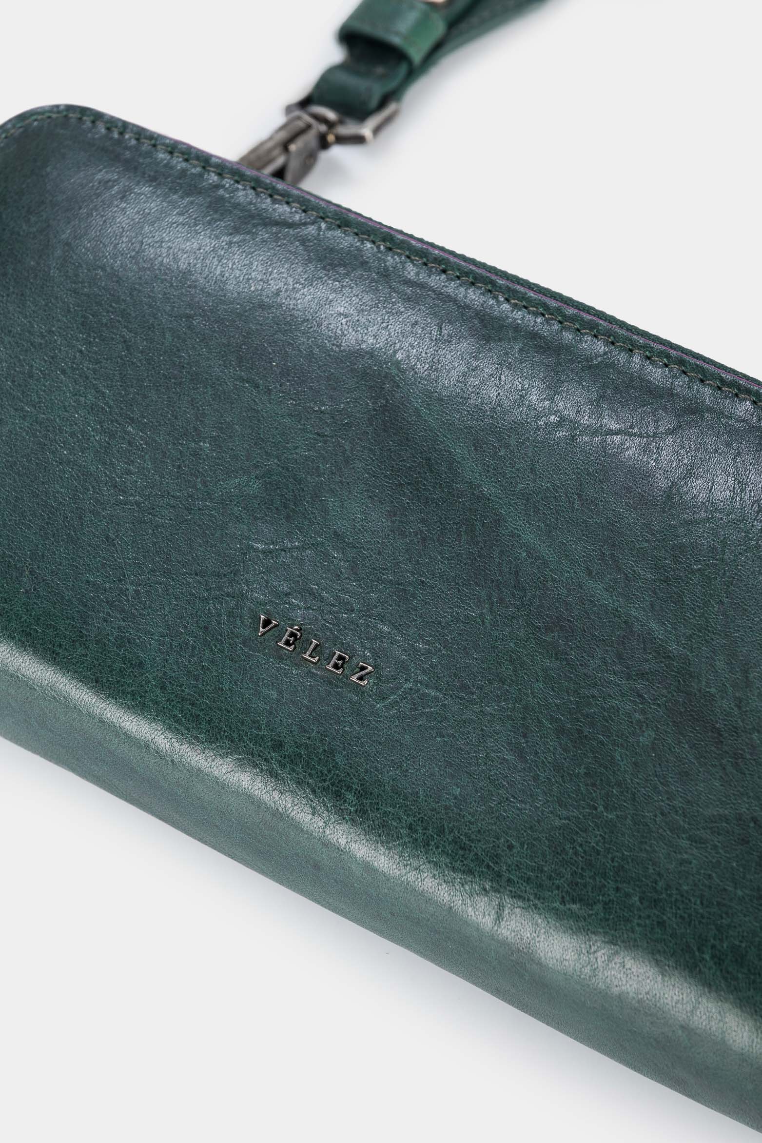Women’s Singapore Accordion Wallet in Leather with Seatbelt-Style Strap - Image 4