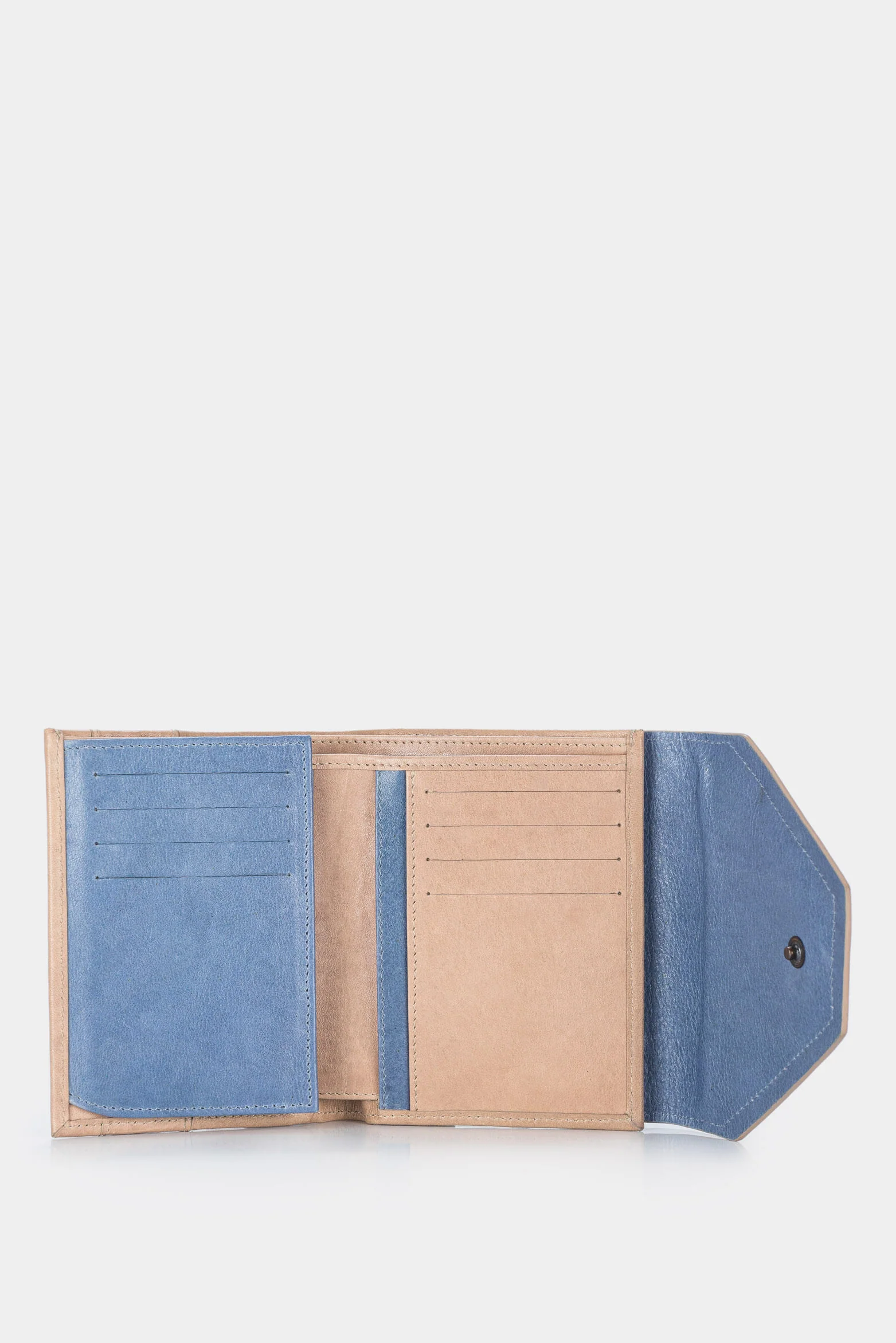 Women’s Twist Wallet in Leather with Snap Closure System - Image 2