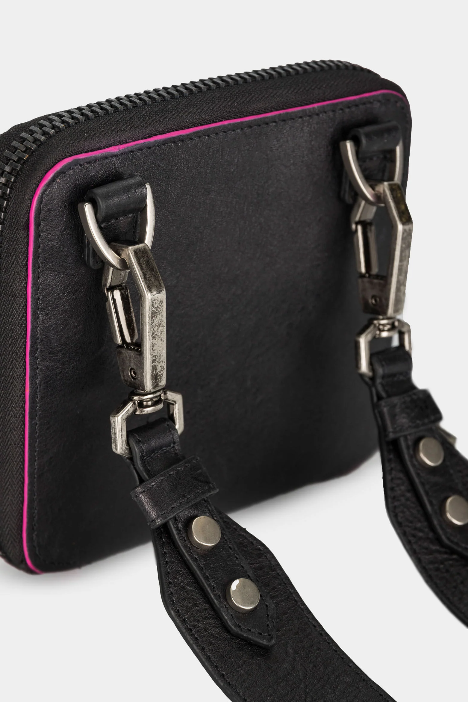 Women’s Uraki Leather Wallet with Seatbelt-Style Strap - Image 5