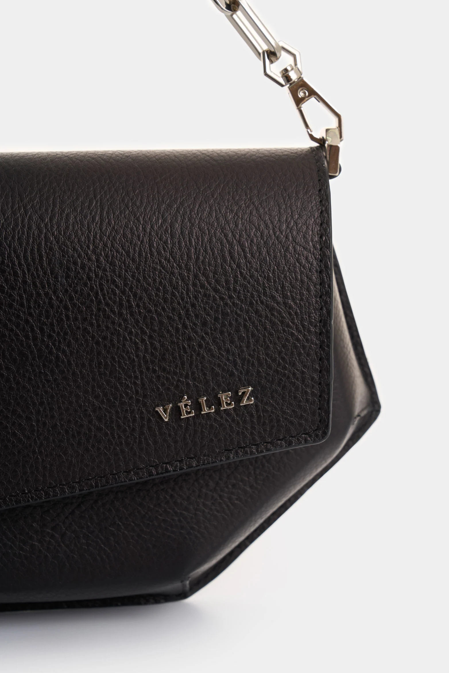 Women's Leather Bowling Hexa Baguette Bag with Chain Detail - Image 4