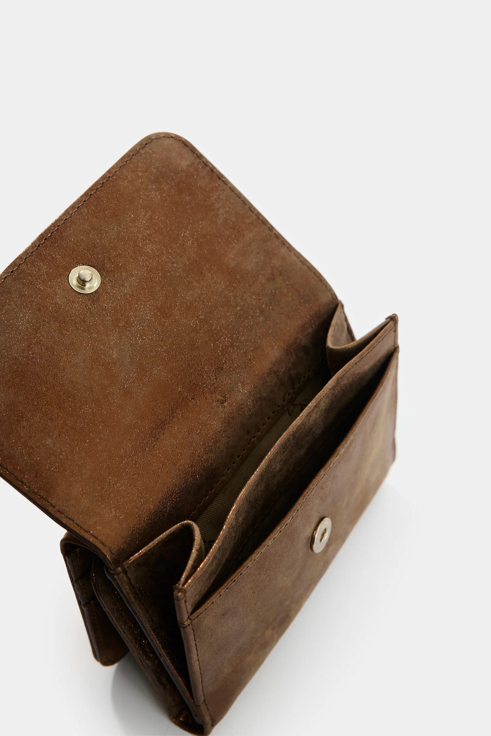 Women's small leather wallet with clasp closure - Image 5
